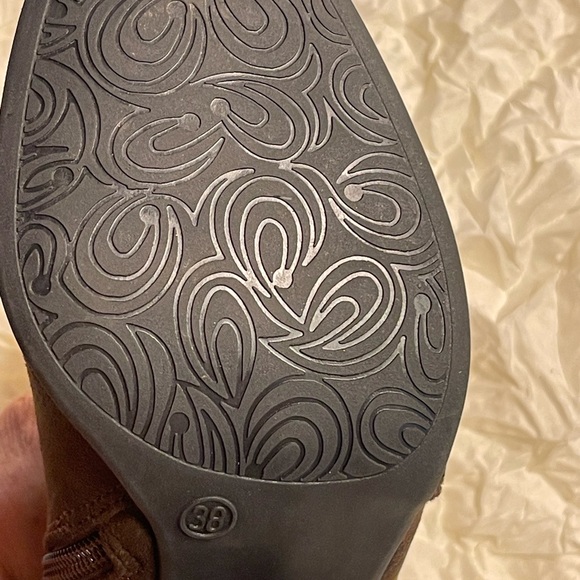 La Halle booties. Synthetic brown suede, double zipper.  NWT SIZE 38 - Picture 10 of 11